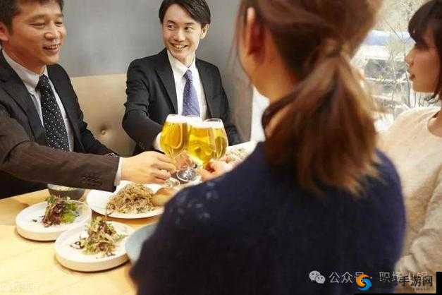 领导请我和老婆去他家吃饭啦