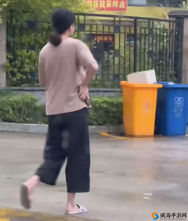 真空下楼取快递被 C 封禁原因解析：隐私安全问题引关注