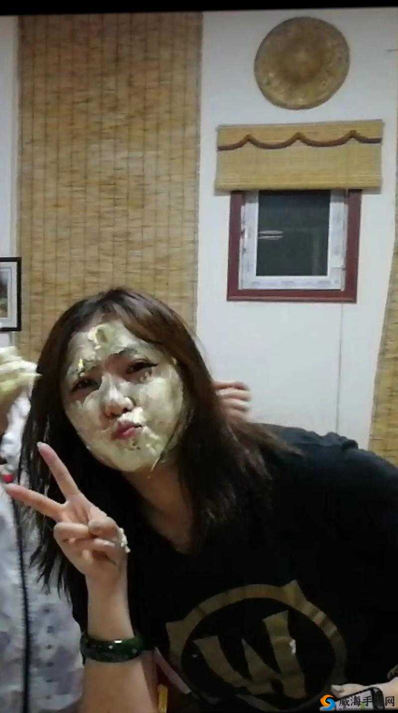 男女在一起愁愁愁视频素材备受关注：为何如此