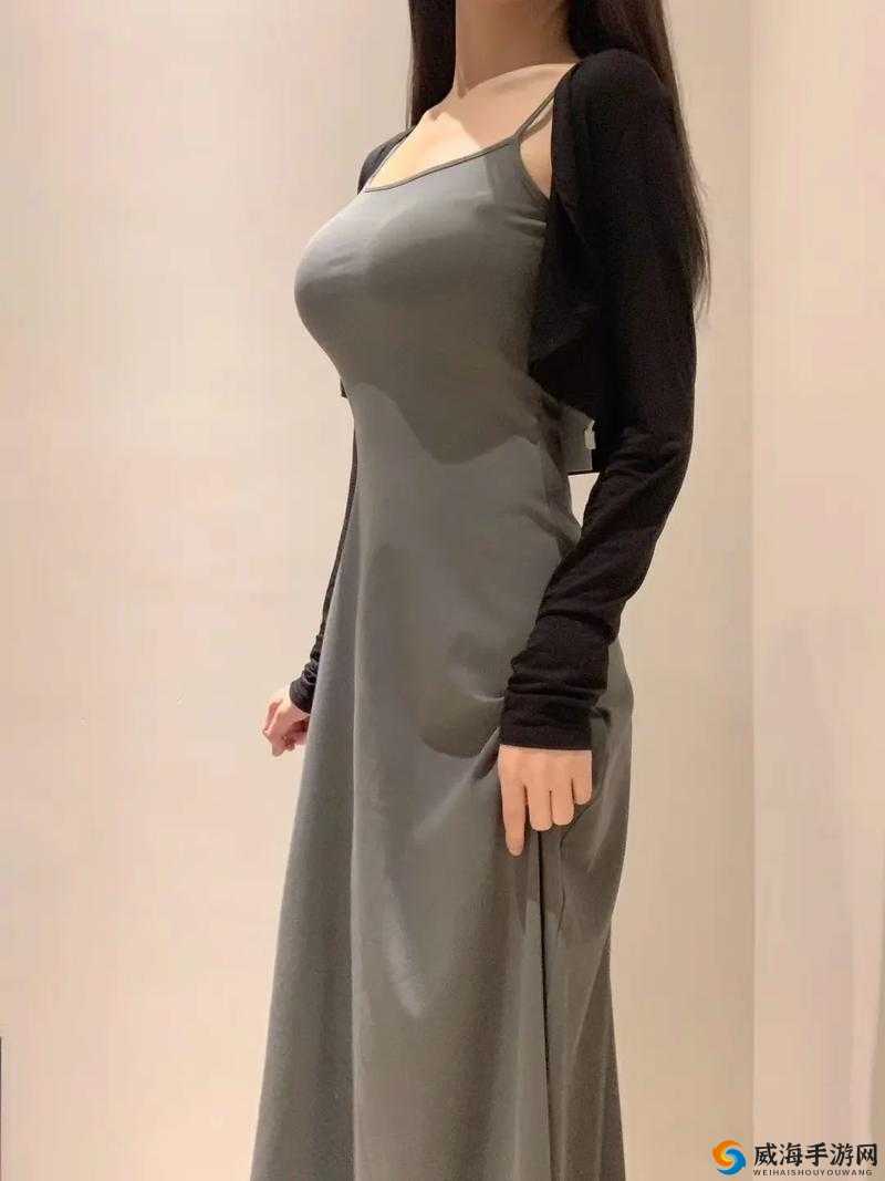 女生小底座的胸：小胸还是大胸更好看？