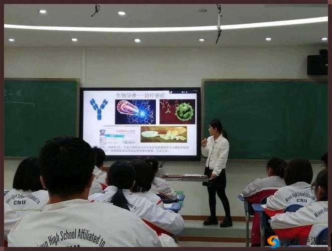 生物课老师拿自己做繁衍例子：独特教学方式引关注
