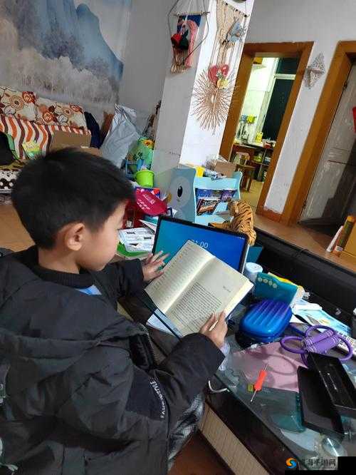 写作业时如何坐在捧捧上：正确姿势探讨