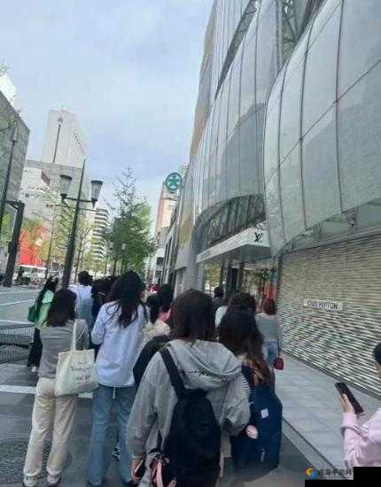 小扫货水能么多公交车：一场购物狂欢
