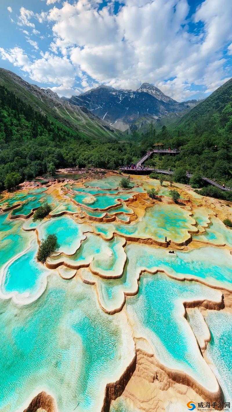 黄龙风景区溪水潺潺的秘密是什么：自然奇观的奥秘