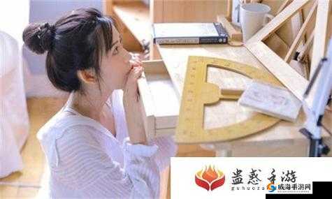 婀娜少女羞岁月无忧愁云裳：青春无忧畅享美好时光