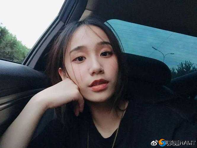 十八岁新疆女 rapper 的说唱风采