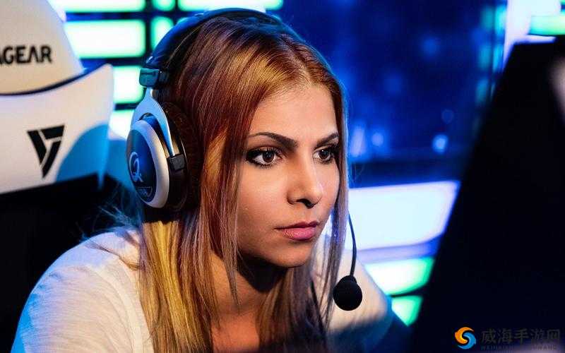 老外玩 CSGO 的妹子：谁说女生不能玩戗战