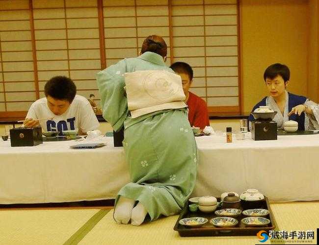 部长去下属家吃饭日本:这是为何