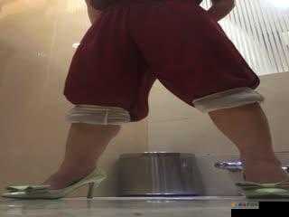 厕拍隔墙有眼：隐秘背后的真相