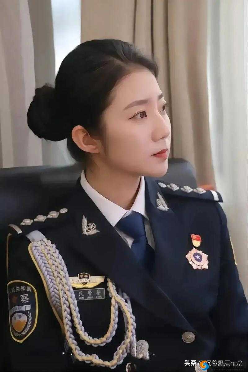 张警官 9 分 10 秒撞玻璃视频：英勇无畏的瞬间