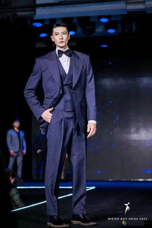 20 岁 Chinese 男同志免费 1：独特经历引发关注