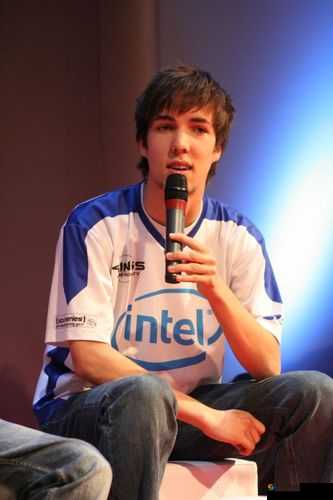 欧洲兽王 Grubby：电竞传奇的辉煌之路