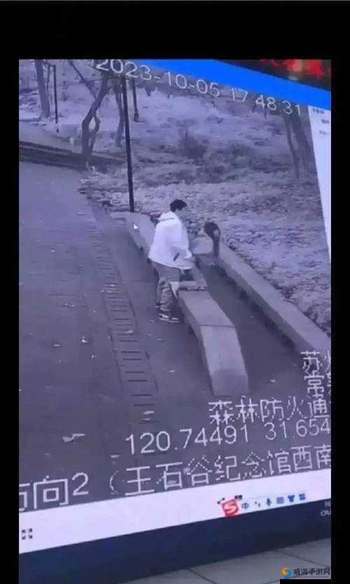 男生女生打牌不盖牌引发的趣味场景