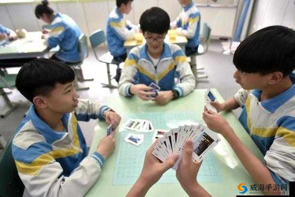 初中生打扑克:又软又疼又叫,谁的错?