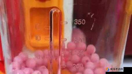 往小洞里放水果榨果汁会怎样：探究其原理与可能出现的结果