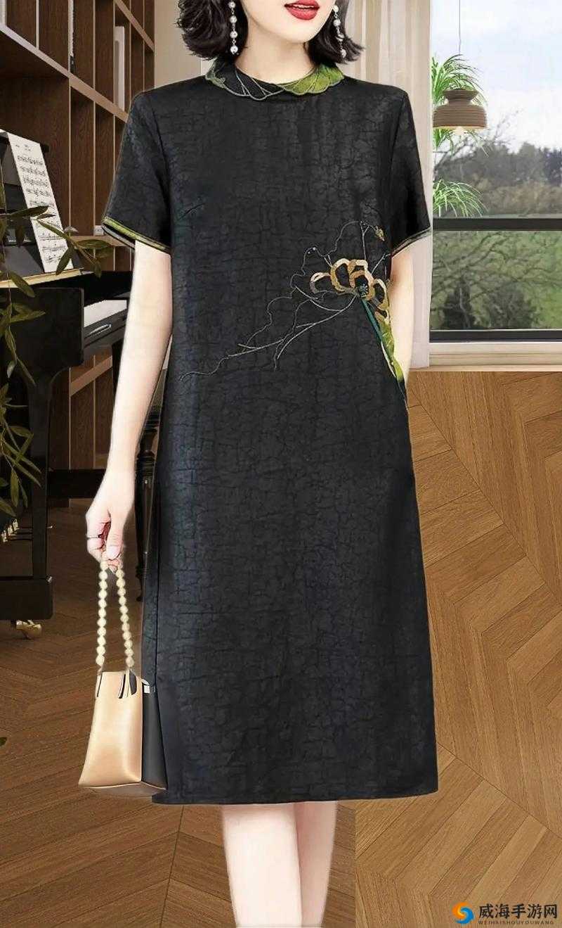 老师黑色双开真丝旗袍的寓意：传统与时尚的交融之美