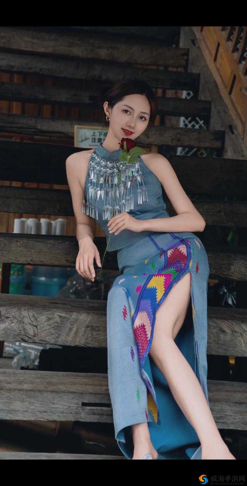 :被客人玩弄出水的旗袍人妻:不堪屈辱的深夜挣扎
