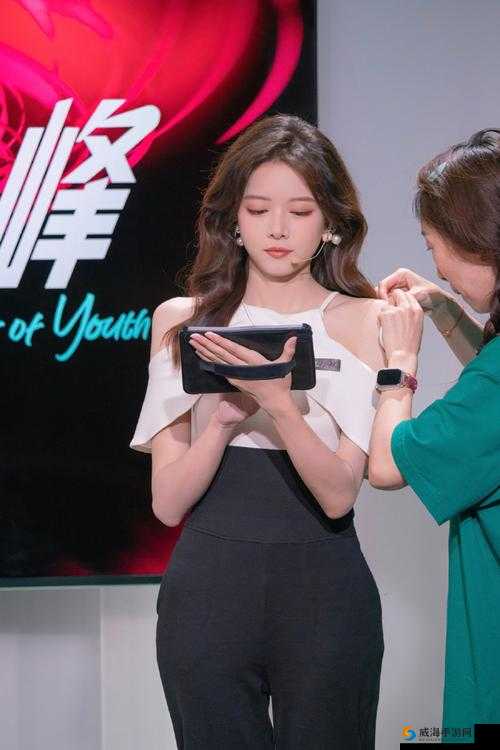 LPL 主持人骆歆分享照片：展现精彩瞬间与难忘时刻