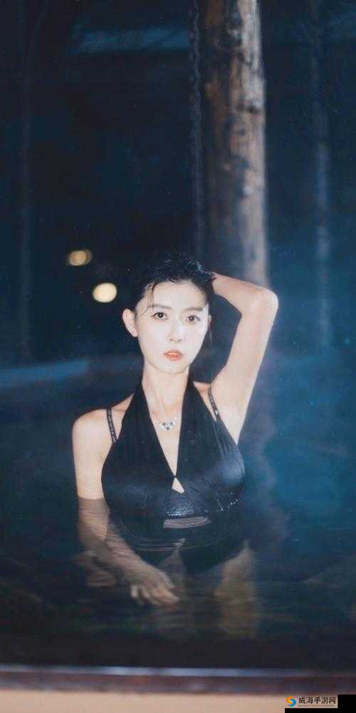 聂小雨身材火辣曲线迷人堪称时尚界的完美范本