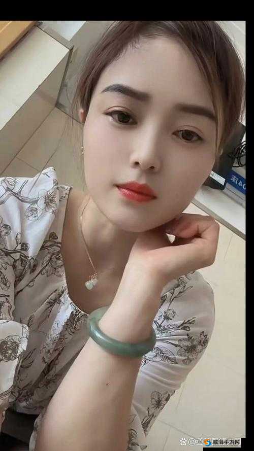 少妇自拍私密部位，引发网友热议：这是自我欣赏还是另有企图？