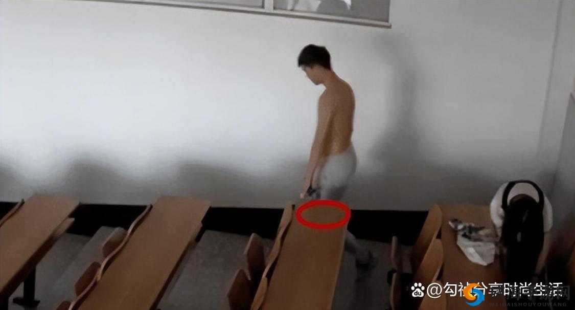 :震惊班主任竟在教室做出这种事