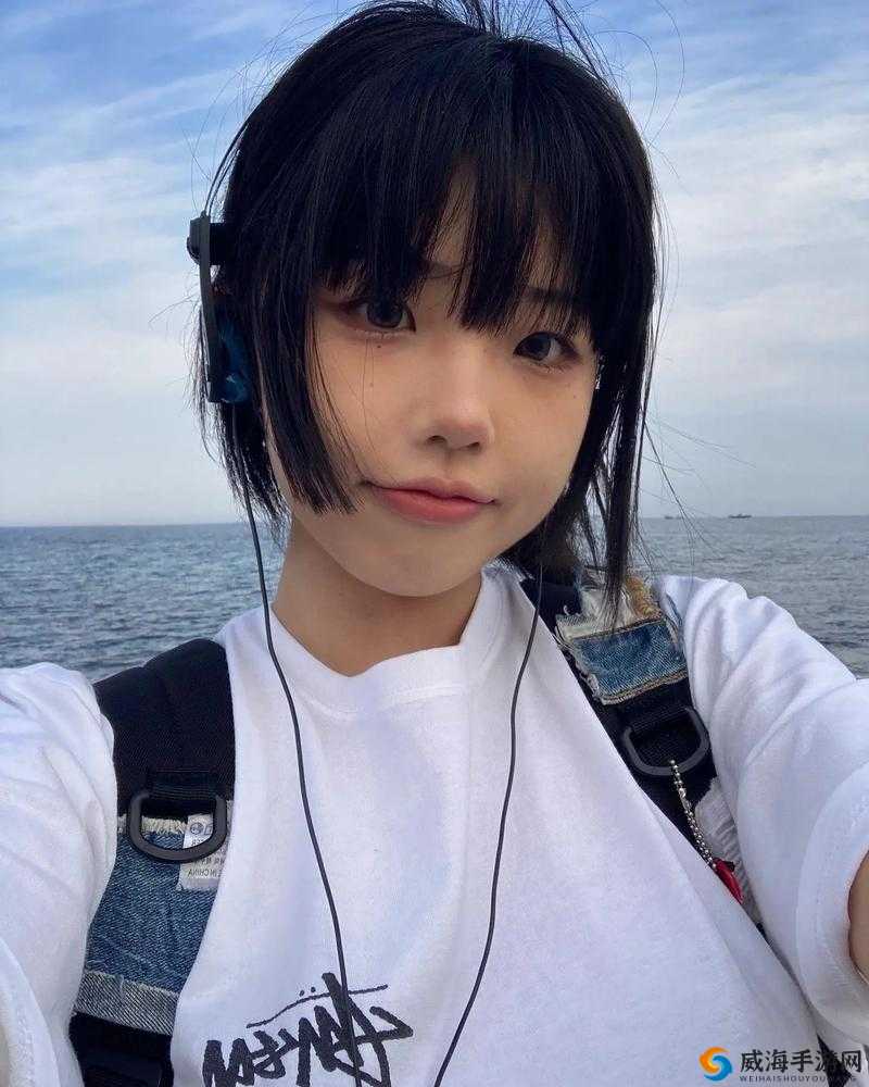 X 姓女 rapper 首次亮相遭举报封禁引热议