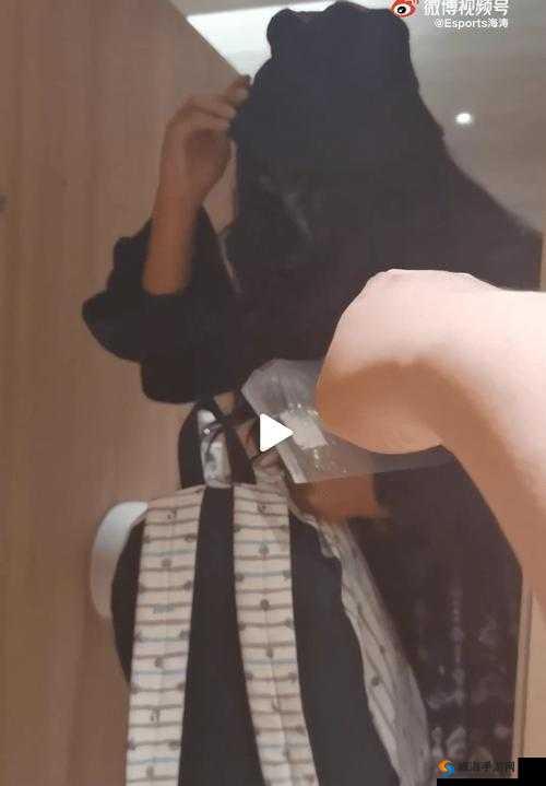 厕所媮拍大神近距离接触：为何如此受关注？