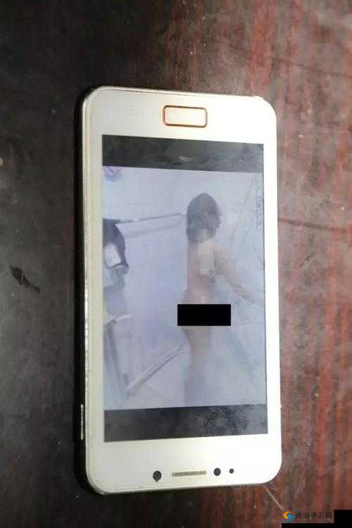 令人震惊的偷窥他人洗澡撒尿并进行媮拍行为曝光