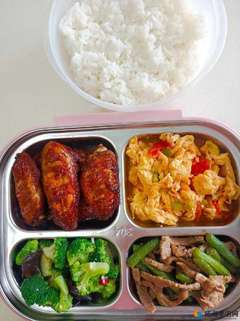 女儿给船上父亲送饭这一场景背后的感人故事与温暖亲情