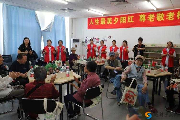 三个大学生慰问敬老院活动目的是给老人带去温暖与欢乐丰富老人精神文化生活提升自身敬老爱老意识