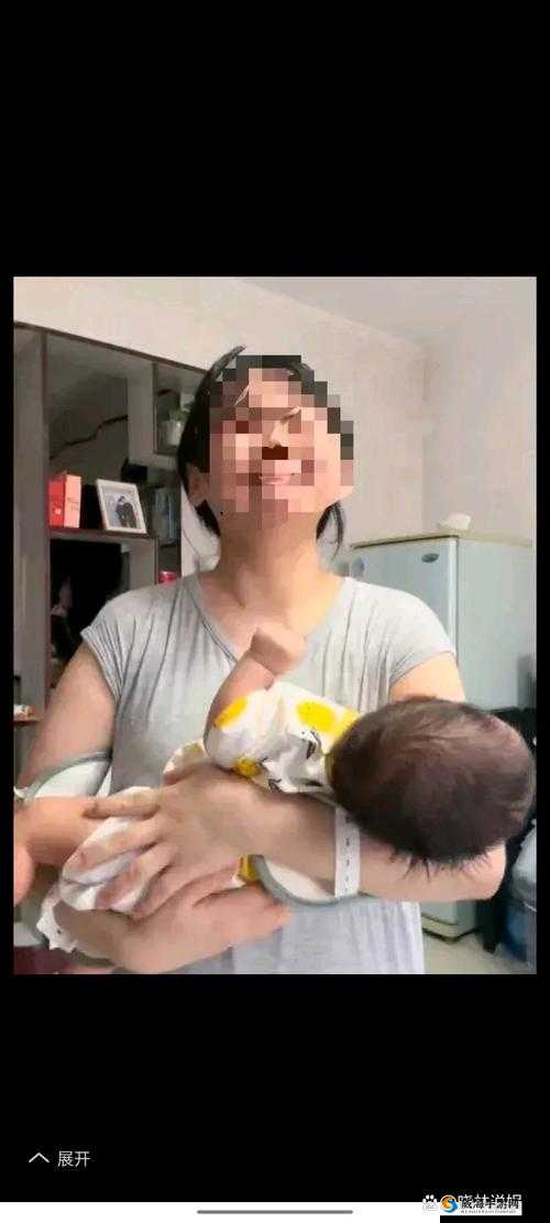 从后面抱着妈妈突然脸一红：这令人惊讶的瞬间背后隐藏着什么