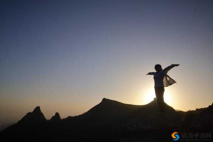 她开始慢迎迎合逍遥人生：追寻内心宁静与自由的旅程
