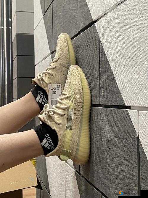 yeezy350 亚洲限定亚麻 2022：潮流与艺术的完美融合