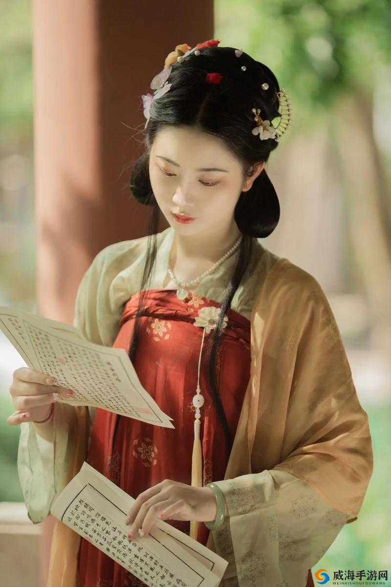 懦弱女子汉服齐胸襦裙被 C 到喷水的奇妙经历