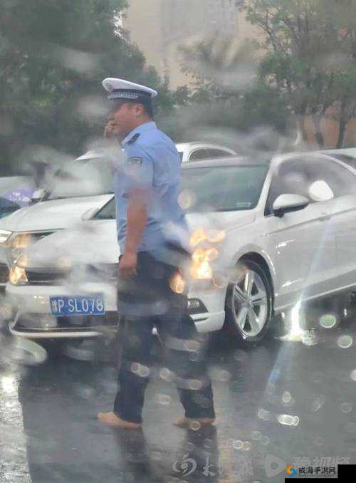外勤中突然下雨麻妃:雨中的意外邂逅