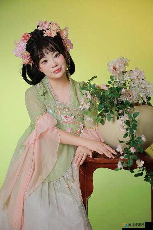 婀娜少女羞岁月,无忧愁云裳映时光