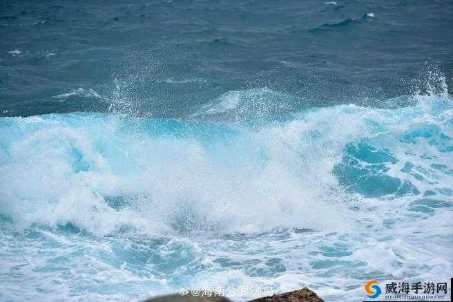 浪花一阵接一阵地涌过来，那澎湃景象震撼人心