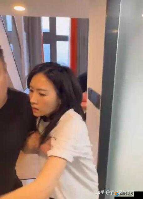 漂亮人妻洗澡被公强日日躁:不堪场景令人震惊