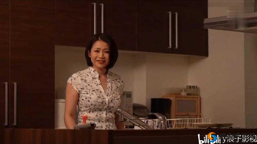 五十路熟女友田真希:演绎不伦之恋的诱惑与禁忌