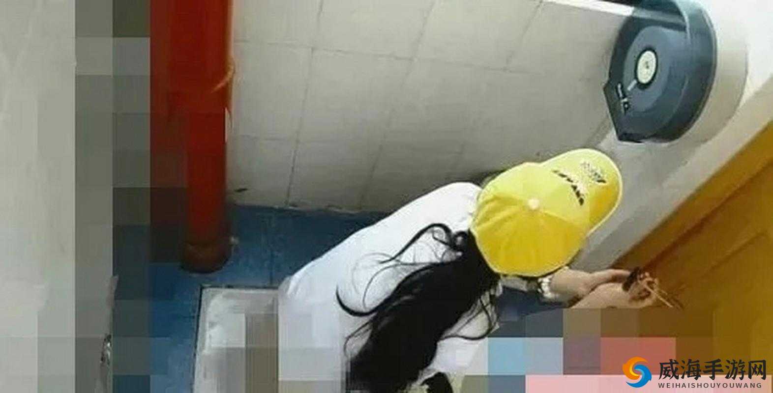 女卫生间不堪入目画面曝光令人震惊与反思