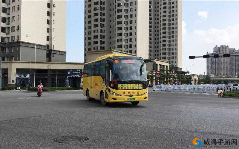 孟若羽 TM00080 大巴:城市交通的重要力量