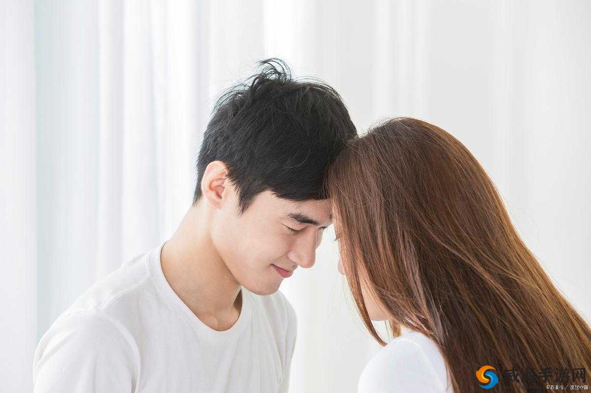 成年人情感私密话题:边揉上面边摸你下面,探索亲密关系的极限