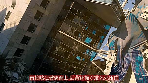 被压到落地玻璃窗前的紧急救援:生死时速的营救