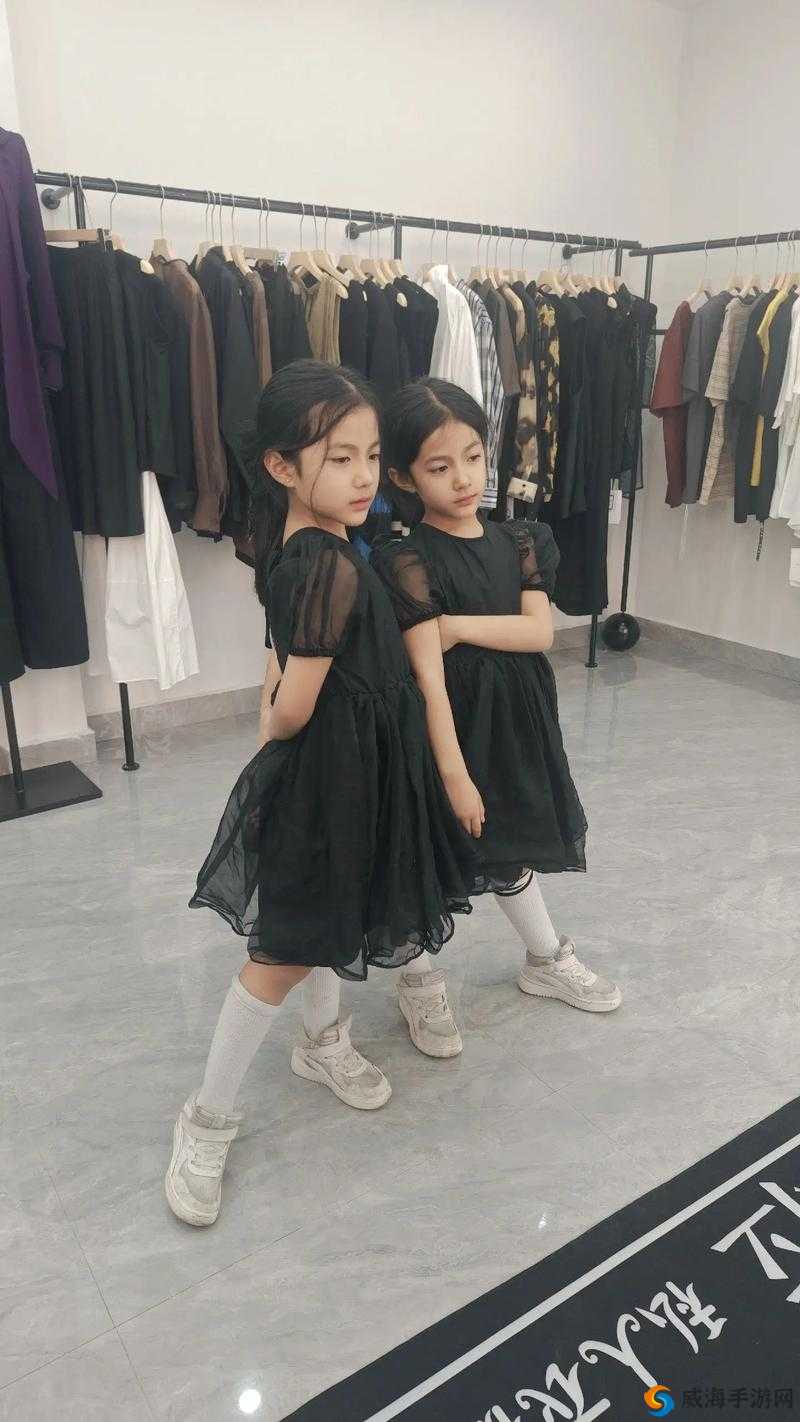 双胞胎姐妹齐上阵：携手共赴精彩挑战之旅