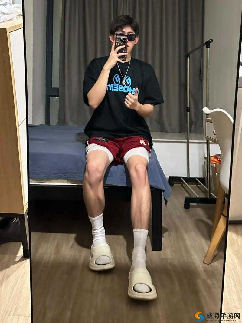 坐男朋友腿上穿短裤还是裙子该如何抉择呢
