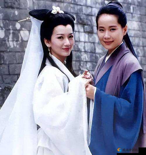 许仙当着白娘子曹小青原文：许仙竟当着白娘子的面与小青暧昧不清