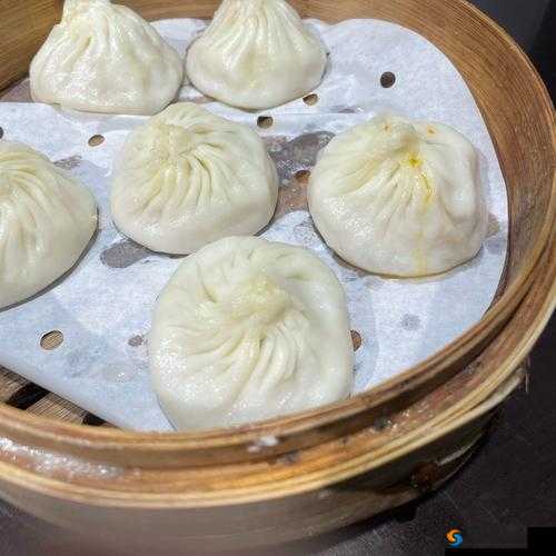 女生给男生看她的小笼包：这是一件很特别的事情