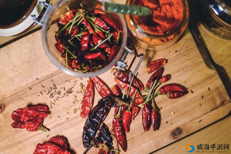 大香伊煮小辣椒成品：口感鲜辣，让人欲罢不能
