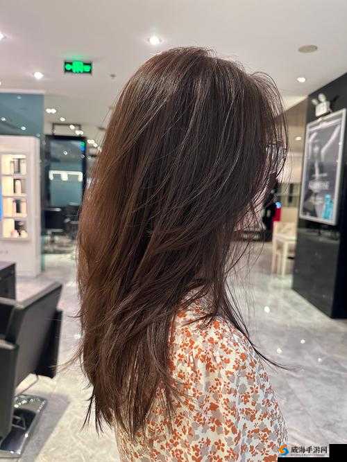 小孩怒剪女生头发，只因女生说坤坤是她的老公