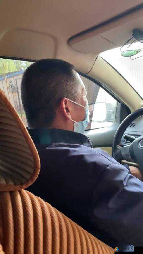 胖熊叔回酒店和小熊的交流：一段温暖且充满启发的对话